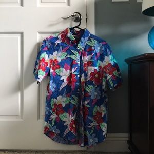 Vineyard vines Hawaiian print shirt in medium